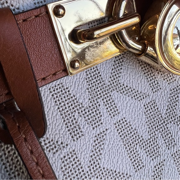 NEW! Michael Kors Hamilton Ivory Monogram Padlock Logo Satchel - Picture 13 of 13